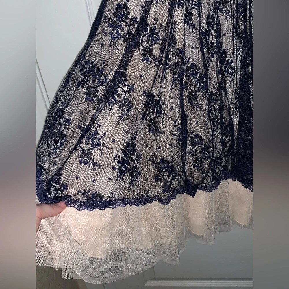 Windsor Navy and Nude Lace Dress - Size 7/8 - Picture 4 of 7
